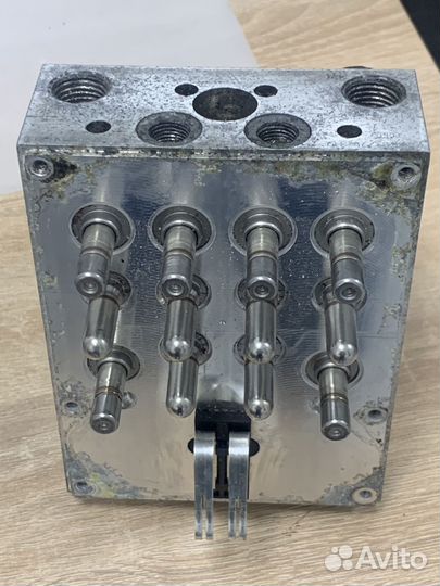 Блок abs toyota avensis