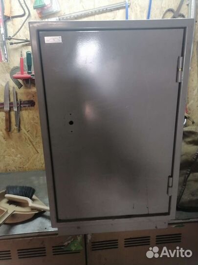 Сейф металлический