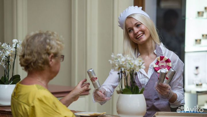 Продавец мороженого в киоск