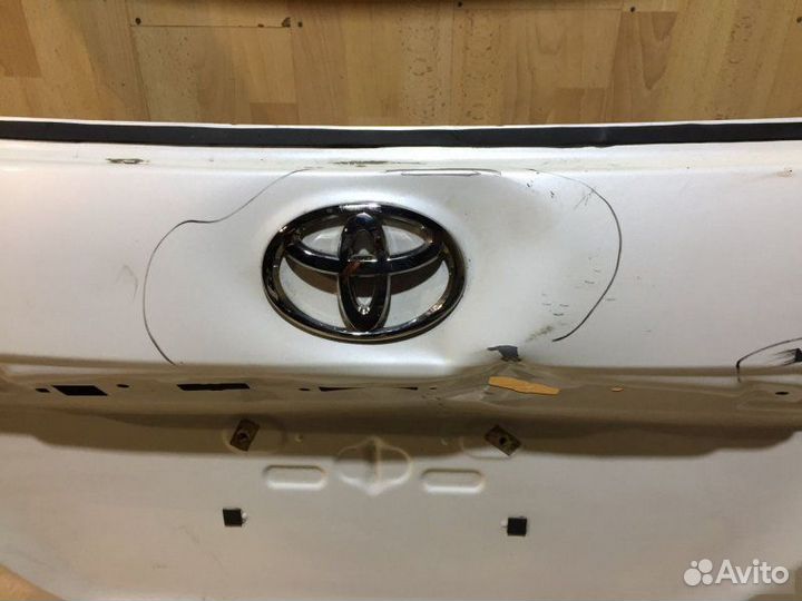 Крышка багажника Toyota