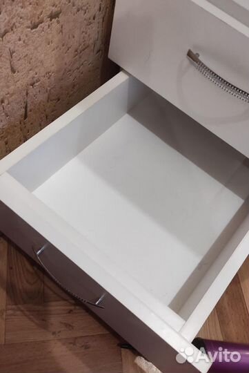 Маникюрный стол