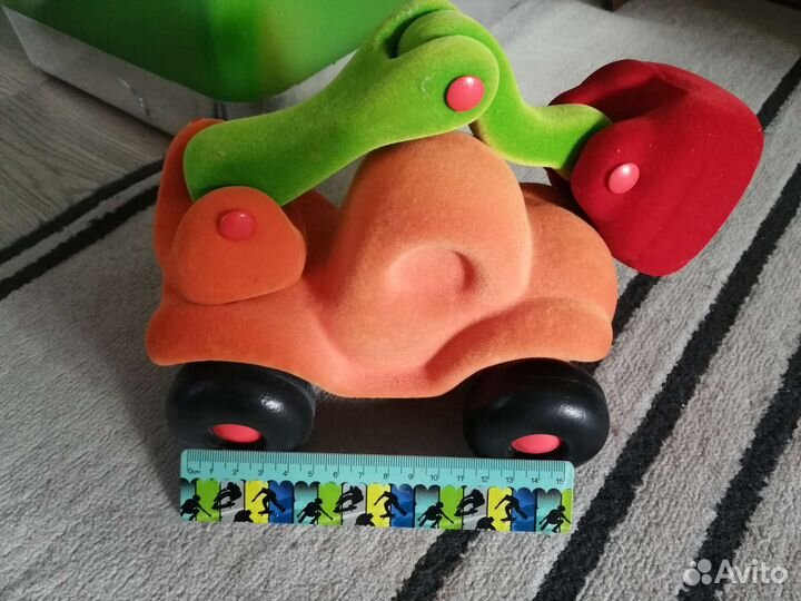 Детская игрушка бульдозер