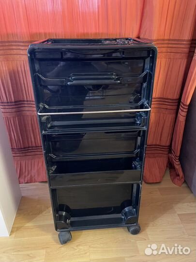 Парикмахерская тележка и шкафчик