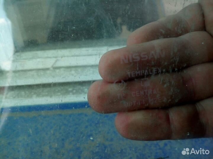 Nissan Bluebird U14 - Стекло левое переднее Б/У