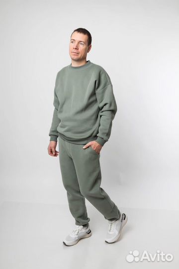 Мужской спортивный костюм