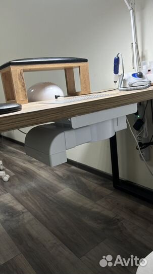 Маникюрный стол с вытяжкой