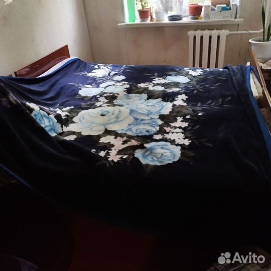 Пледы и покрывало бу