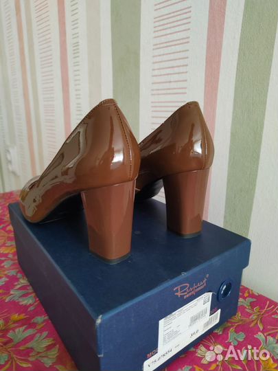 Продам туфли Respect р39, кожа лак новые