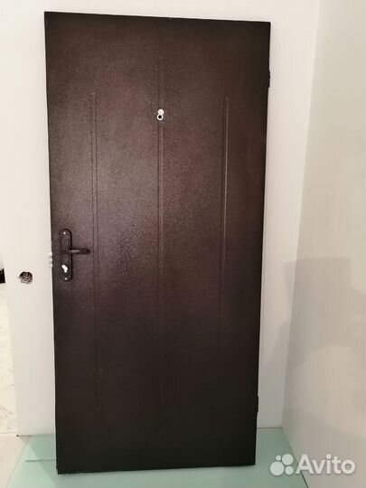 Дверь входная металлическая от застройщика