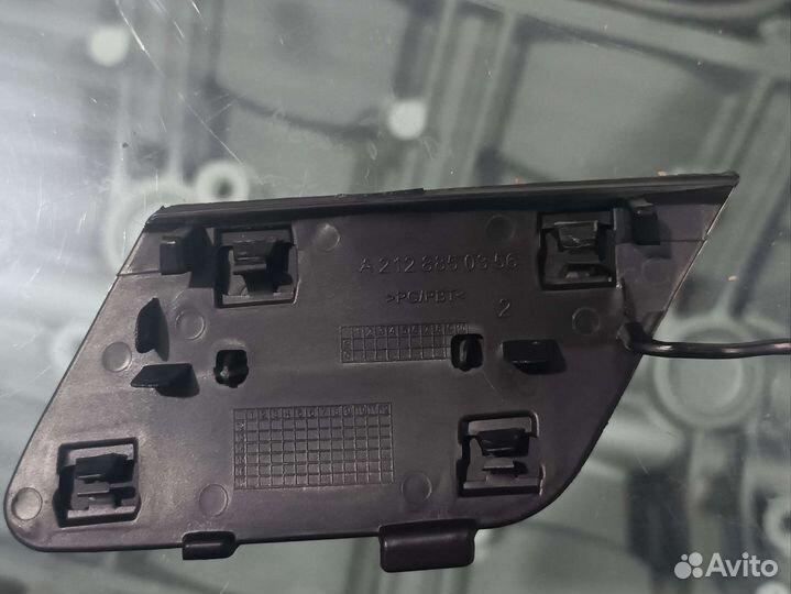 Задняя заглушка буксировочного крюка Mercedes-Benz