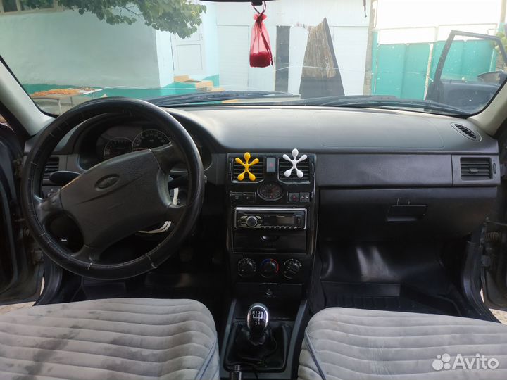 Салон приора