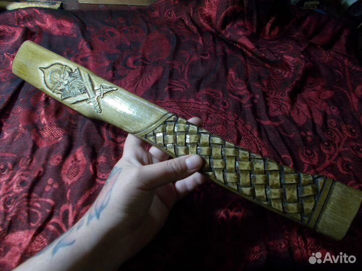 Топорище резное.Витязь и плетёнка.50см