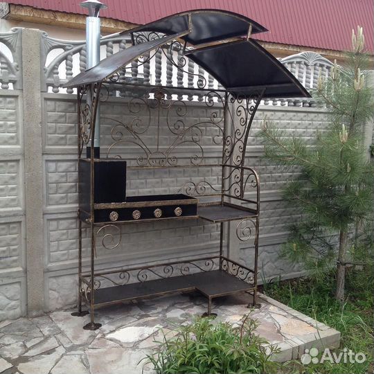 Мангал с крышей