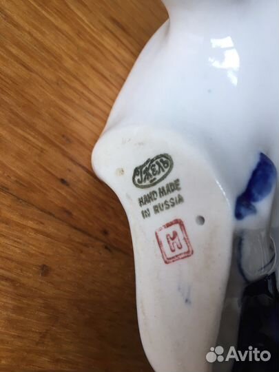 Фарфоровая статуэтка гжель