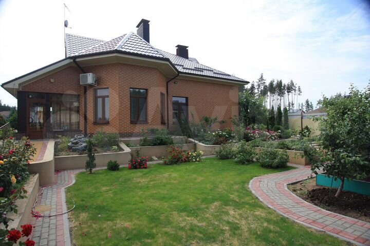 Коттедж 600 м² на участке 15 сот.