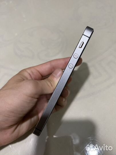 Телефон iPhone 5s