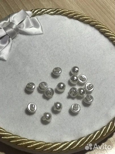 Пуговицы на ножке