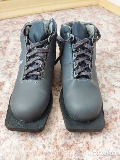 Лыжные ботинки Nordik размер 35 + крепления