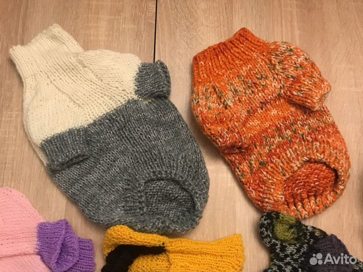 Вязаная кофта с воротником и шапка для собак