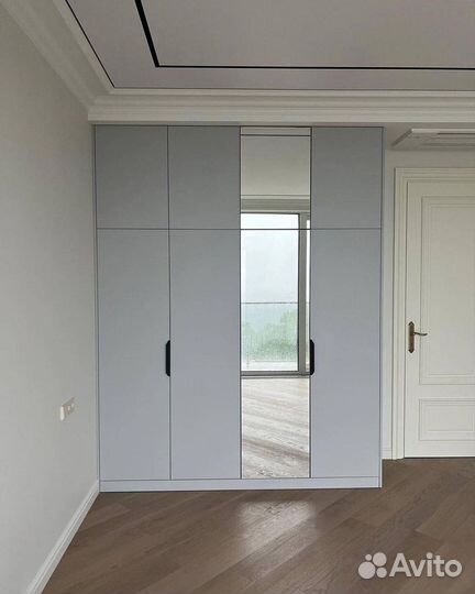 Шкафы распашные с зеркалами