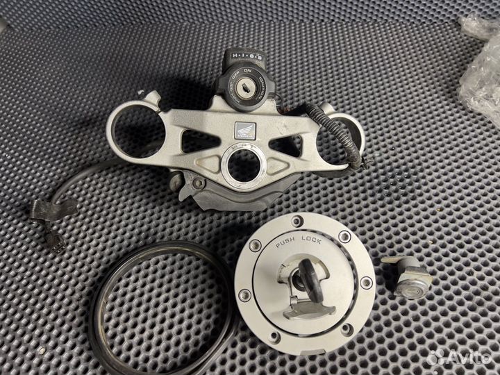 Комплект замков honda cbr 1000rr 08-16