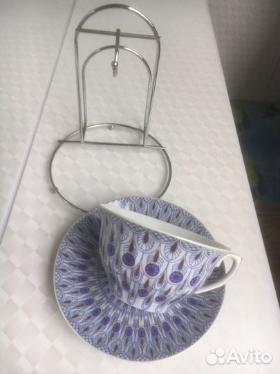 Чашка с блюдцем на подставке