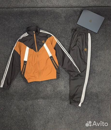 Спортивный костюм adidas