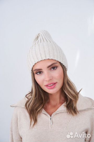 Шапка женская вязаная бежевая