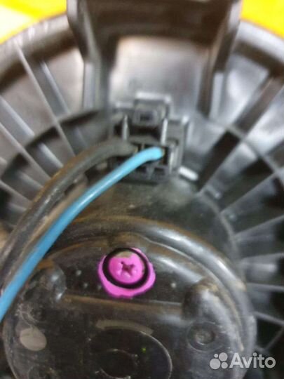 Моторчик печки вентилятор салона toyota vitz SCP10