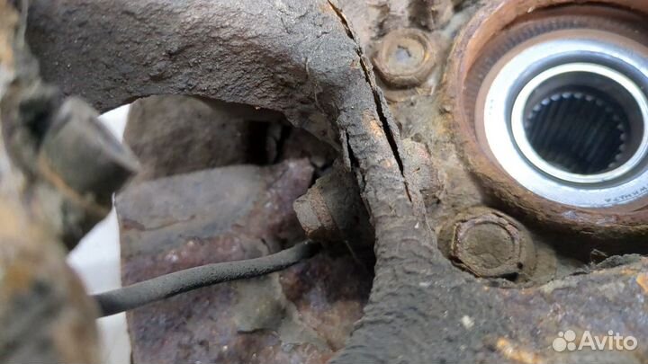 Ступица (кулак, цапфа) левая задняя Toyota RAV 4