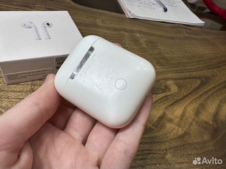 Наушники AirPods 2 (A2031) (кейс и левый наушник)