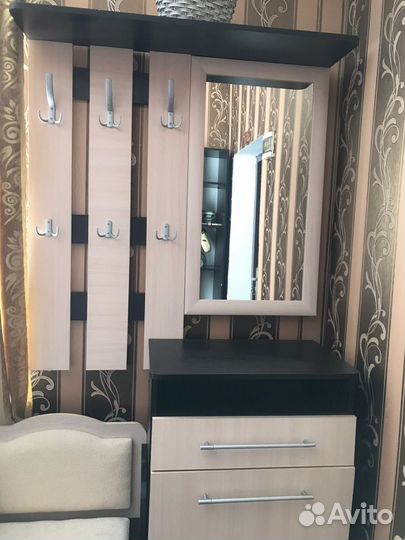 Вешалка с зеркалом