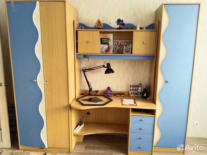 Детская стенка со столом