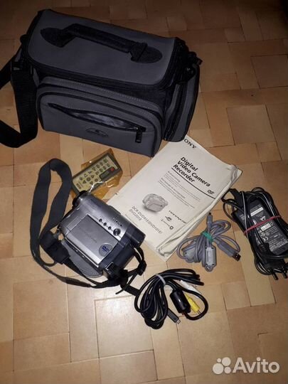 Продам видеокамеру Sony Handycam DCR-DVD201E