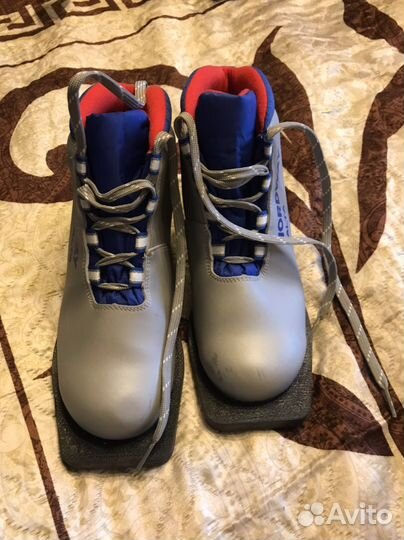 Лыжные ботинки 35р