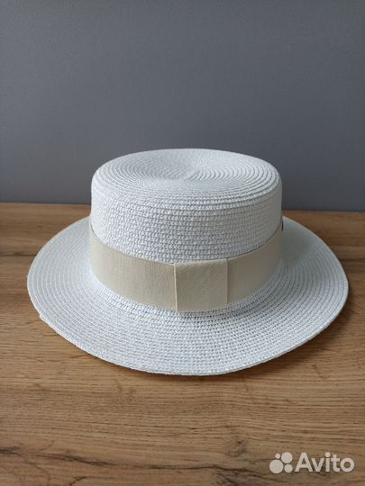 Женская шляпа молочного цвета