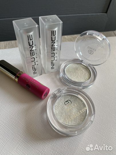 Лот косметики, тени, помады