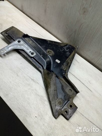 Нижняя накладка консоли правая Volvo 940 Вольво