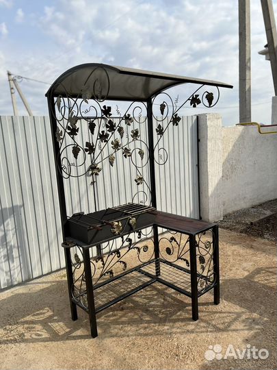 Мангал с крышей