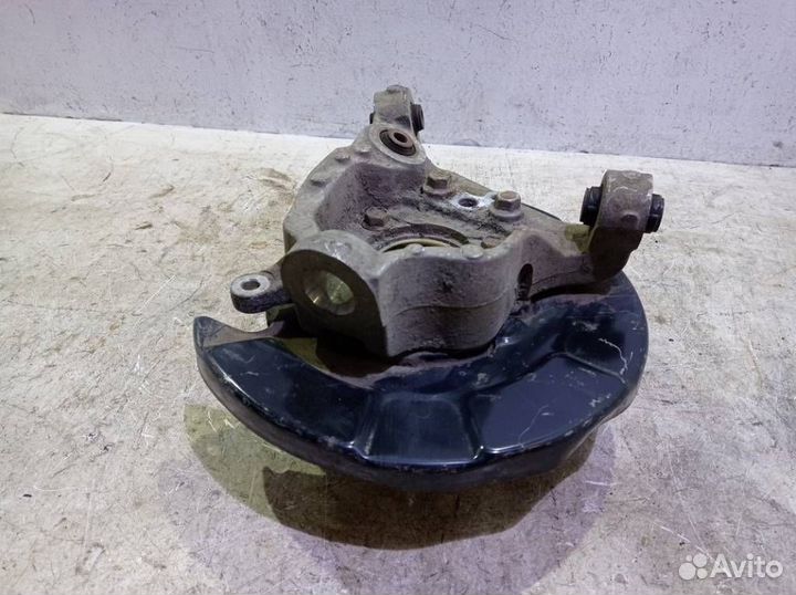 Кулак задний левый Ниссан