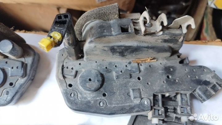 Замок двери infiniti fx 37