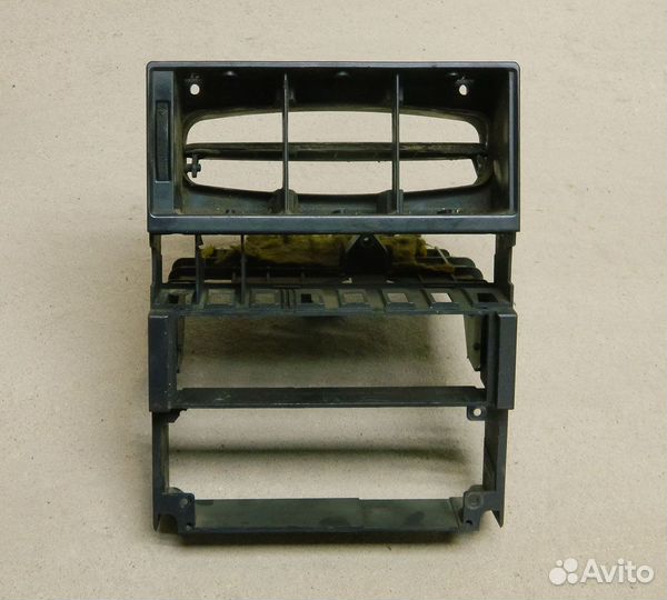 Консоль центральная Audi 80 B3