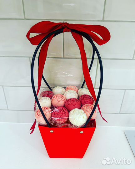 Шоколадный букет розы и пионы