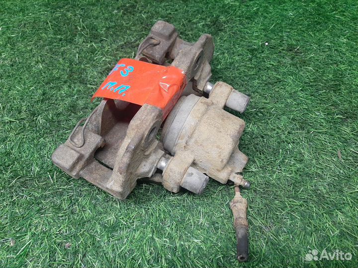 Суппорт передний правый на Ford Focus 3