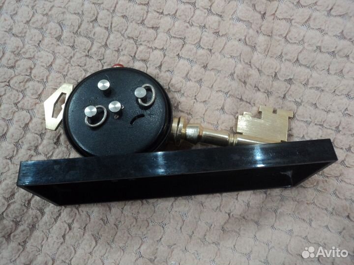 Часы настольные ключик Слава Москва