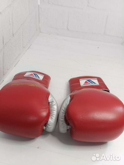 Боксерские перчатки