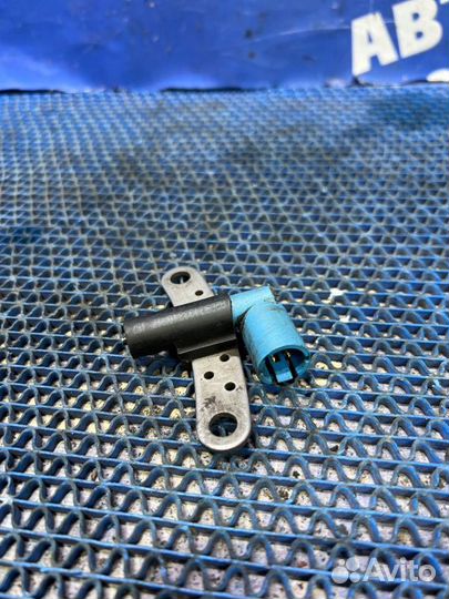 Датчик положения коленвала Renault Logan 1 седан