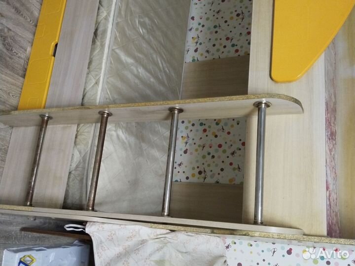 Кровать двухьярусная