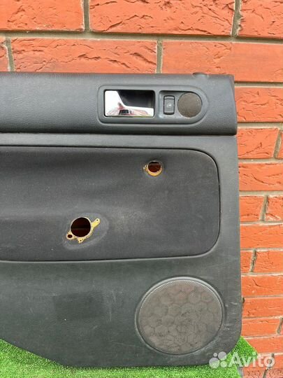 Обшивка двери задней левой Volkswagen Bora