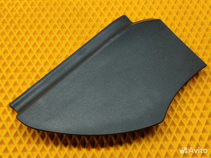 Накладка двери внутренняя передняя правая Mercedes